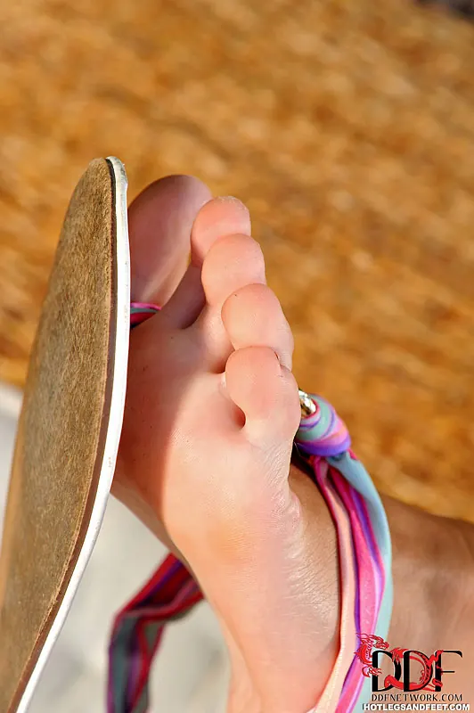 DDF 'Lovely brunette with her long legs' starring Alise Alanis (Photo 7)