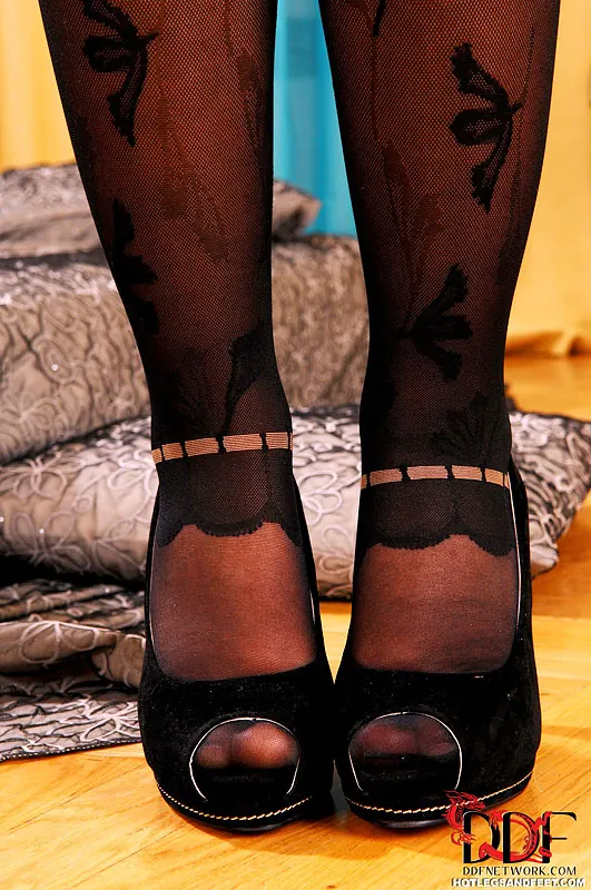 DDF 'Pantyhosed delight!' starring Sexis (Photo 3)