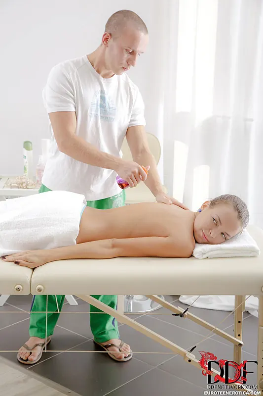 DDF 'The Ultimate Rub Down' starring Carte (Photo 4)