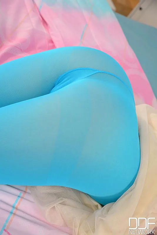 DDF 'Discovery In Pantyhose' starring You Mi (Photo 8)