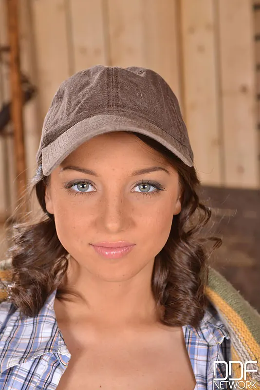 DDF 'Aching Toes For Licking' starring Foxy Di (Photo 1)