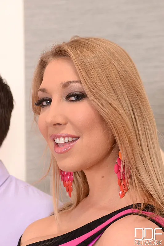 DDF 'Blue-Eyed Bone Drainers' starring Emma Leigh aka Emma (Photo 2)