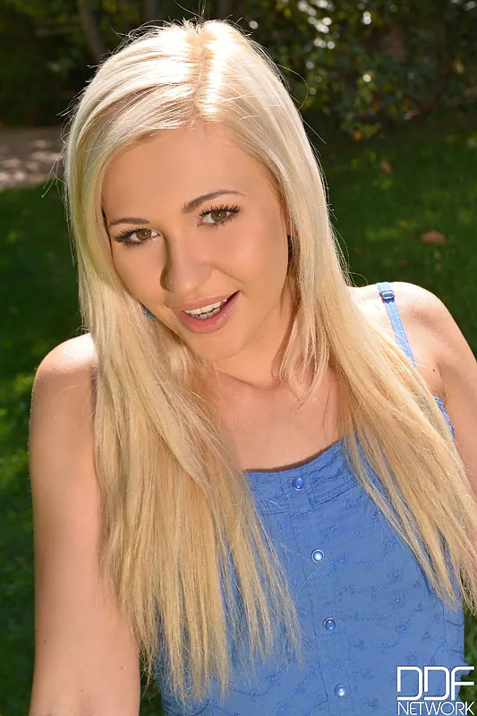 DDF 'Purple People Meater' starring Tracy Lindsay aka Tracy Delicious (Photo 2)