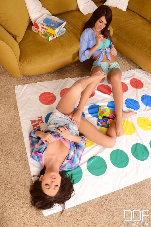 DDF 'Toes In A Twist' starring Alexis Brill (Photo 4)